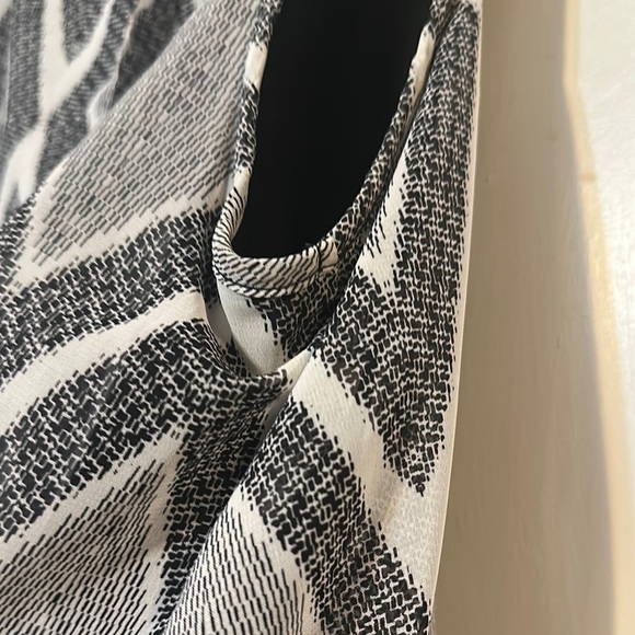 Black and Gray Patterned Women's Top - Picture 5 of 6